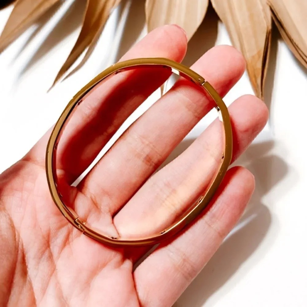 Gold star bangle  S419